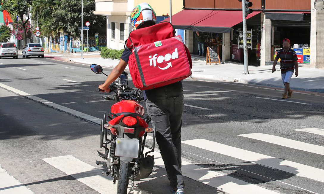 Por conta da taxa de desemprego, brasileiros recorrem a subempregos em aplicativos e outras ocupações do gênero